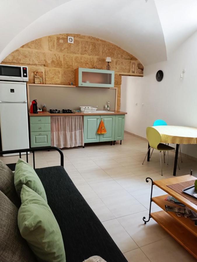 Dans Maison De Maitre, Appartement Independant. Montfrin Exterior photo