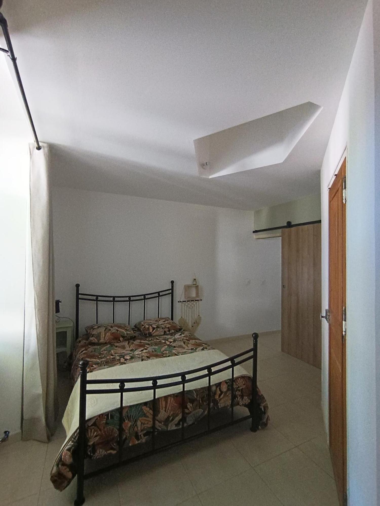 Dans Maison De Maitre, Appartement Independant. Montfrin Exterior photo